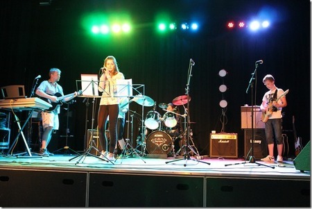 Elise med band